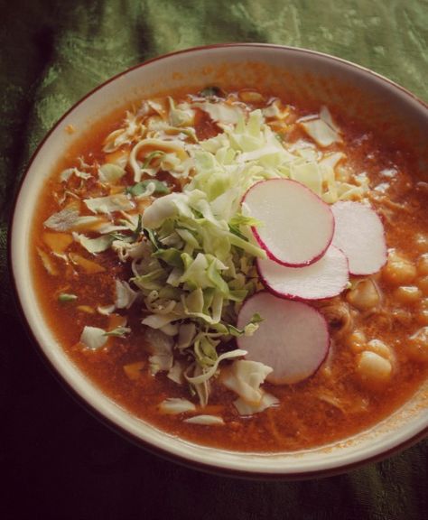 Pozole Rojo - Pinning since my mom always forgets to give me her recipe Mexican Soup, Tasty Meals, Chili Soup, Mexican Cooking, Hispanic Food, Mexican Recipes, Mexican Dishes, Delicious Soup, Mexican Food