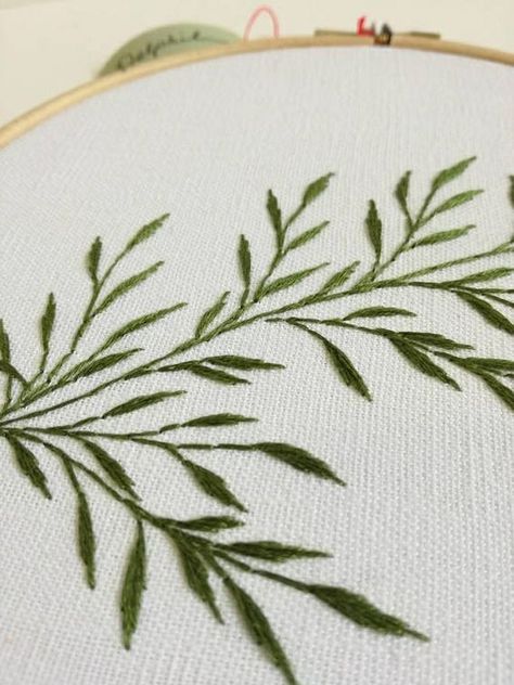 Embroidery Leaf, Embroidered Leaves, Hand Embroidery Flowers, Embroidery Patterns Vintage, Pola Sulam, Handwork Embroidery Design, Sewing Embroidery Designs, 자수 디자인, Hand Embroidery Art