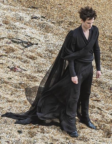 💜Del🖤 SANDMAN S2 FILMING ERA FR THIS TIME 🎬🎈 on Twitter: "I AM IN SHOCK YOU GUYS HE LOOKS SO GOOD THE ROBE OH MY GOD HE IS STUNNING #TheSandman https://t.co/lUsLaILzYu" / Twitter The Endless Sandman, Morpheus Sandman, Sandman Comic, Sandman Neil Gaiman, Tom Sturridge, The Sandman, Costume Inspo, Neil Gaiman, The Endless