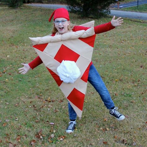 Maddie's (homemade) slice of pie Halloween Costume. Pie Costume, Enemy Pie, Slice Of Pie, Turkey Trot, Halloween Party Themes, Halloween 2018, Happy Campers, Themed Party, Halloween Ideas