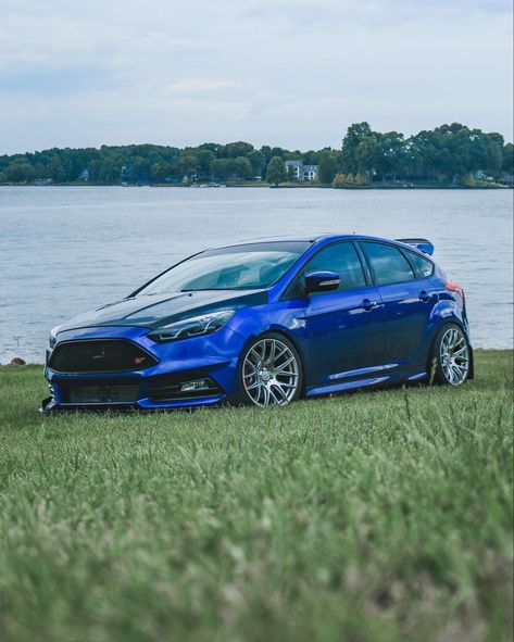 Car Drifting, Tokyo Drift Cars, Tokyo Drift, Motorcycle Aesthetic, Ford Focus Rs, Focus Rs, Cars Wallpaper, Ford Focus St, Pimped Out Cars