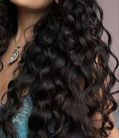 Curly Hairstyles Ideas, Wave Hairstyles, Wave Hairstyle, Dark Curly Hair, Models Outfits, Black Wavy Hair, Cute Curly Hairstyles, Retro Wave, Extension Hair