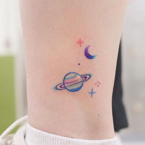 Saturn Tattoo, Tattoo Samples, Hipster Tattoo, Cute Simple Tattoos, Planet Tattoos, Galaxy Tattoo, Tatuaje A Color, Stylist Tattoos, Aesthetic Tattoo