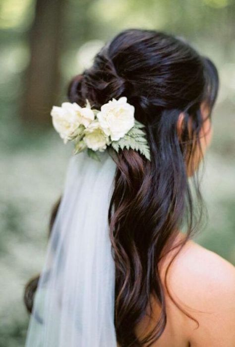 30 Stunning Wedding Hairstyles With Flowers | A Florist’s Guide 13 Veil Hair Down, Wedding Haircut, Unique Wedding Hairstyles, Wavy Wedding Hair, Flower Veil, Flowers In Her Hair, Simple Wedding Hairstyles, Elegant Wedding Hair, Wedding Hairstyles With Veil