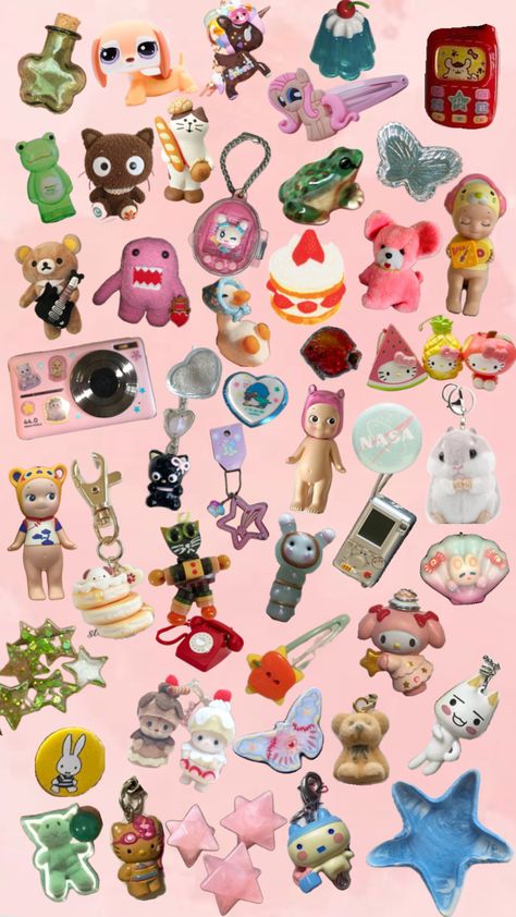 Trinkets 🧸🪀 Trinkets Wallpaper, Trinket Core, Trinket Aesthetic, Trinkets Aesthetic, Cute Trinkets, Little Trinkets, Small Trinkets, Sonny Angels, Table Ware