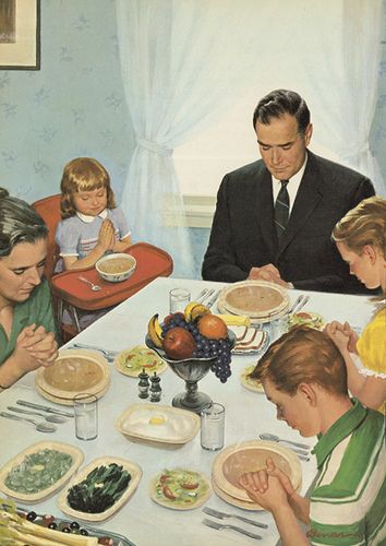 Always praying before a meal and the family sitting down together for a meal...a thing of the past Saying Grace, Book Parody, Vintage Housewife, Ladybird Books, Norman Rockwell, Vintage Life, Vintage Pictures, The Good Old Days, Vintage Ads