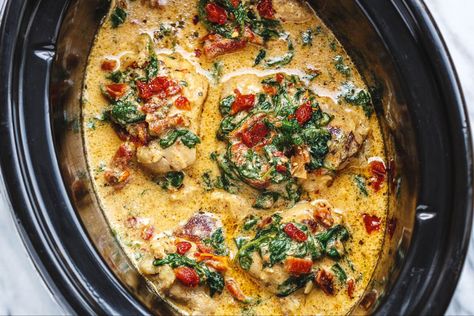 CrockPot Tuscan Garlic Chicken Recipe – How To Make Crockpot Chicken Recipes — Eatwell101 Low Calorie Chicken Recipes, Low Fat Chicken, Low Calorie Chicken, Tuscan Garlic Chicken, Crockpot Chicken Breast, Garlic Chicken Recipes, Garlic Butter Chicken, Cook Chicken Breast, Spinach Stuffed Chicken