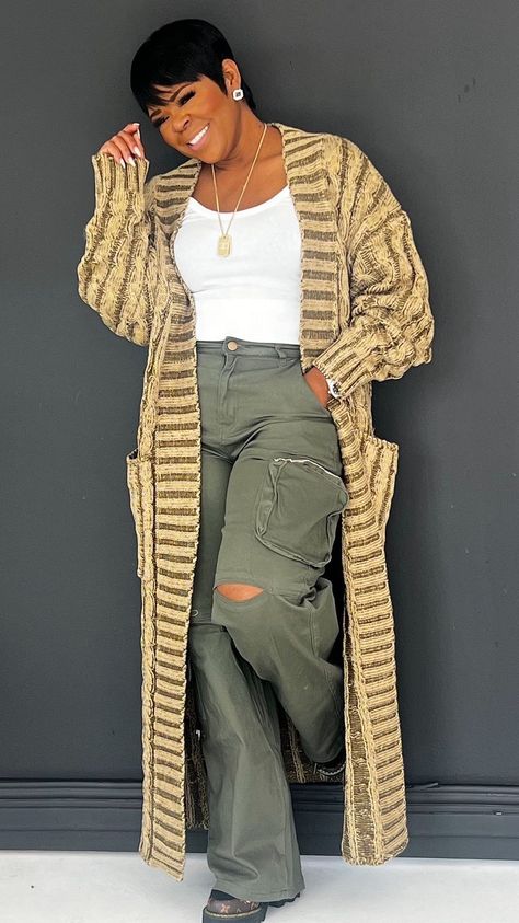 It’s Just Favor!!🙌🏾🙌🏾 #toochictees #shop #sale #fashion #tees #hoodie #fashionstyle #fashionaddict | Instagram Casual Spring Outfits Women, Curvy Street Style, Stylish Street Style, Cable Cardigan, Gilet Long, Maxi Cardigan, Dusters, Va Va Voom, Classy Casual Outfits