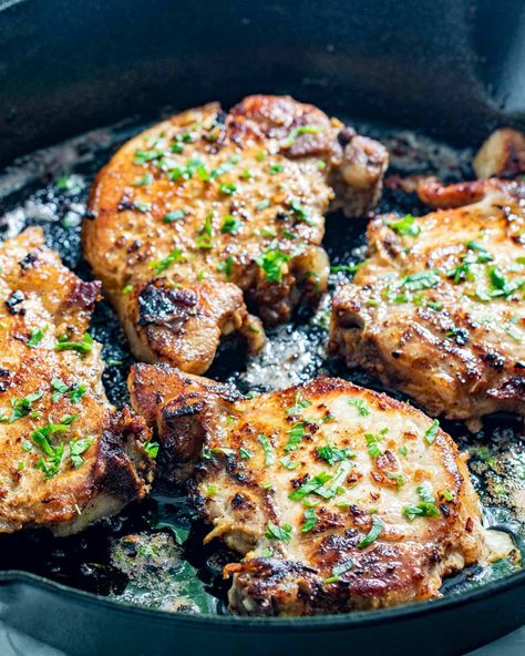 Lemon Pepper Pork Chops Baked, Lemon Pepper Pork Loin, Lemon Garlic Pork Chops, Pork Loin Steak Recipes, Lemon Pepper Pork Chops, Pork Loin Chops Recipes, Garlic Pork Chops, Pork Dinners, Pork Steaks