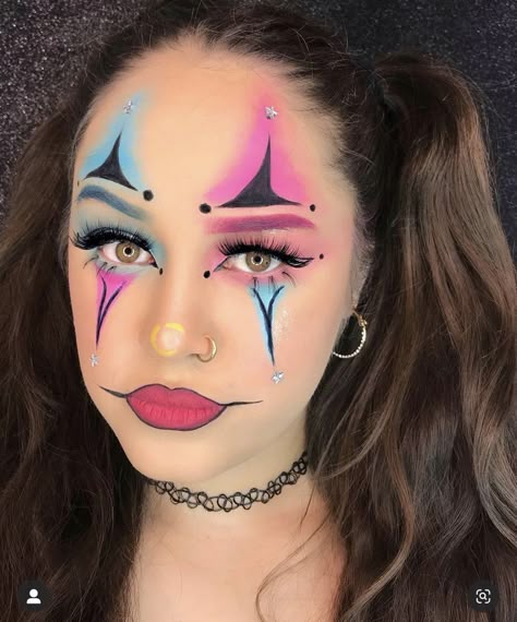 Clown Makeup Triangle, Face Paint Ideas Clown, Kid Clown Makeup, Girls Clown Makeup, Clown Make Up Cute, Easy Clown Face Paint, Kids Clown Makeup, Maquillaje De Payaso Mujer, Simple Clown Makeup