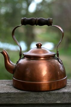 Kettle Decor Ideas, Vintage Copper Tea Kettle, Vintage Tea Kettle, Copper Tea Kettle, Electric Tea Kettle, Copper Kettle, Copper Pots, Copper Kitchen, Tea Kettle