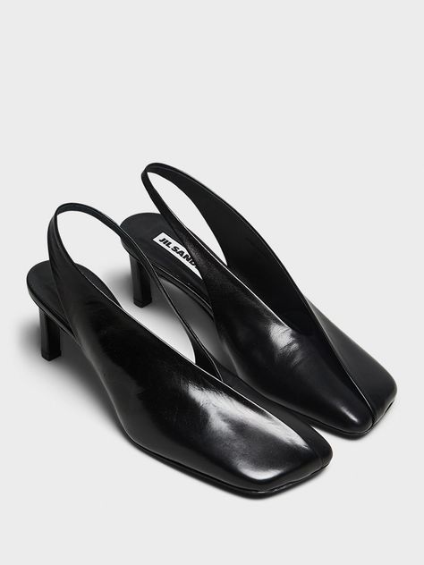 These Jil Sander heels feature a sleek, minimalist design. Crafted from high-quality black leather, they have a squared toe and a moderate-height heel. They also boast a soft leather footbed and sole, and are finished with the iconic Jil Sander logo on the insole. Jil Sander Sandals, Jil Sander Boots, Jil Sander Runway, Black Heels Outfit, Jil Sander Shoes, Square Shoes, Black Minimal, Square Toe Shoes, Diy Bag Designs