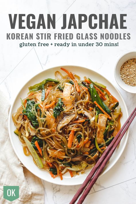 Vegan Japchae, Fried Glass Noodles, Japchae Recipe, Stir Fry Glass Noodles, Vegan Diner, Korean Stir Fry, Vegan Japanese, Vegan Asian Recipes, Vegan Asian