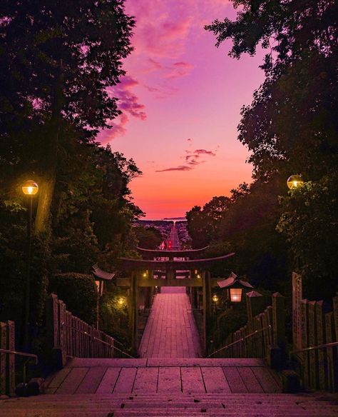 Rec Loc Japan Travel on Instagram: “Gorgeous sunset at Miyajidake Shrine (宮地嶽神社) . 📷: Photo by @yoshi19860227 . #japan #sunset #miyajidakeshrine #宮地嶽神社 #japanpic #traveljapan…” Japan Sunset Wallpaper, Japan Sunset Aesthetic, Japan Balcony, Sunset In Japan, Japanese Balcony, Pictures Of Japan, Sunset Building, Japan Location, Japanese Sunset