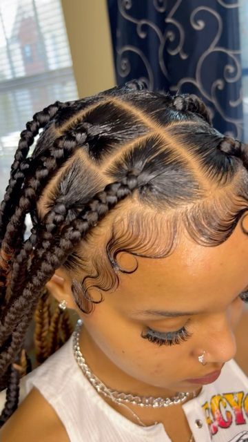 Curly Edges With Braids, Middle Edges Braids, Edge Inspo Braids, Dramatic Edges With Knotless Braids, Cute Edges With Knotless Braids, Middle Part Buss Down Dramatic Edges, Edges On Cornrows, Dramatic Edges Hairstyles, Knotless Braid Edges