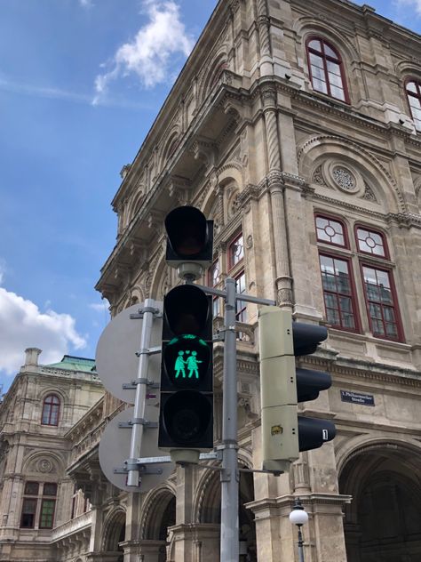 Living In Vienna Aesthetic, Vienna Asthetic, Vienna With Friends, Vienna Buildings, Vienna Photo Ideas, Vienna Austria Aesthetic, Wien Aesthetic, Vienna Summer, Vienna Architecture