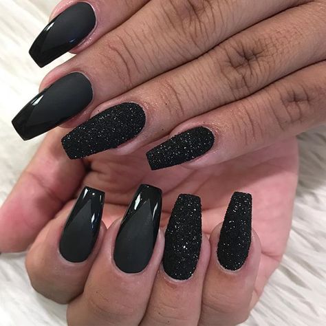 Black Coffin Nail Ideas, Pretty Nail Designs Acrylics, Coffin Nail Ideas, Pretty Nails Glitter, Black Coffin Nails, Pretty Nail Colors, Matte Black Nails, Black Acrylic Nails, Pretty Nail Designs