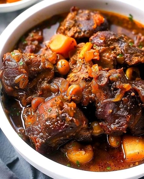 Discover the Ultimate Jamaican Oxtail Recipe – Your Taste Buds Will Thank You! - kingcareers.net Oxtail Recipes Jamaican Pressure Cooker, Oxtails Recipes Jamaican, Jamaican Recipes Oxtail, Authentic Oxtail Recipes Jamaican, Oxtail Crockpot Recipes, Oxtail Recipes Jamaican Crockpot, Jamacian Food Oxtail Recipe, Baked Oxtail Recipes, Hawaiian Oxtail Soup Recipe