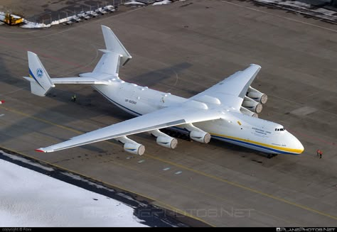 Antonov An-225 Mriya, Antonov 225, Two Door Jeep Wrangler, U Haul Truck, An 225, British European Airways, Airplane Landing, Cargo Aircraft, Flying Vehicles