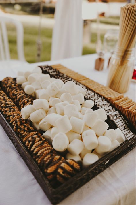 Western Smores Bar, Smores Table Wedding Fire Pits, Wedding Marshmallow Station, Best Foods For Wedding Reception, Outdoor Smores Bar Party, Boho Smores Bar, Winter Wedding Snack Bar, S’mores Stand Wedding, Smores Bar Camping