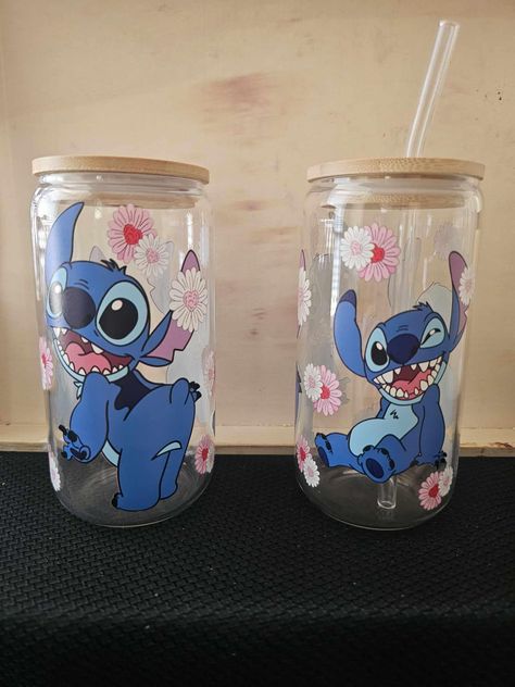 ✨This listing includes: - 1 - 16oz Clear Glass Can, bamboo lid and glass straw ✨Care Instructions: - Handwash ONLY, Not Microwave Safe, Dishwasher Safe! ✨ SHIPPING INFORMATION: All shipping includes tracking via USPS. PLEASE NOTE: Once cup has shipped, the seller is no longer responsible. Stitch Glass Cup, Stitch Things To Buy, Lilo And Stitch Crafts, Stitch Cups, Stitch And Scrump, Stitch Things, Rosé Core, Stitch Kitchen, Lilo And Stitch Characters