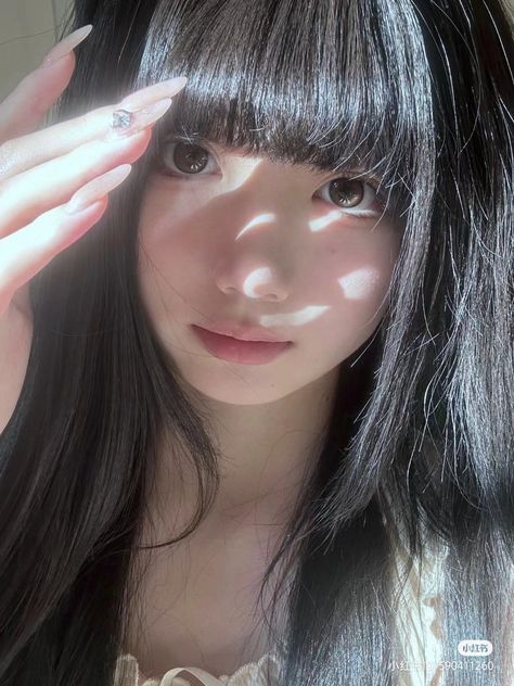 Cute Natural Makeup, Old Hollywood Prom, Black Hair Bangs, Doll Makeup, Aesthetic Eyes, Fashion Photography Poses, Asian Makeup, Nature Girl, Clean Girl