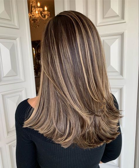 Brown Hair Inspo, Brunette Hair With Highlights, Brown Hair With Blonde Highlights, Brown Hair Balayage, Blonde Hair Inspiration, Highlights Brown Hair, Brown Blonde Hair, Brown Hair With Highlights, Hair Color Balayage