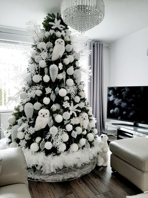 Owl Christmas Tree, 7ft Christmas Tree, Black Christmas Decorations, Pretty Christmas Decorations, Christmas Tree Decorating Themes, Elegant Christmas Trees, Creative Christmas Trees, A White Christmas, Christmas Themes Decorations