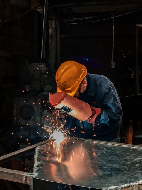 Indian Welders – Gallery – Indian Welders Welfare Association Best Tig Welder, Welding Workshop, Welding Training, Boilermaker, Types Of Welding, Pipe Welding, Tig Welder, Welding Jobs, Welding Helmet