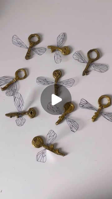 Derya🥐🥐 on Instagram: "Flying keys from Harry Potter Tutorial🖤🗝️🪽" Harry Potter Tutorial, Harry Potter Keys, Flying Keys Harry Potter, Harry Potter Flying Keys, Flying Keys, Key Diy, Harry Potter Scene, Harry Potter Diy, Harry Potter