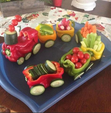 Sommer Mad, Decorações Com Comidas, Food Art For Kids, Amazing Food Decoration, Creative Food Art, Party Food Platters, Kids Party Food, Easy Food Art, Veggie Tray