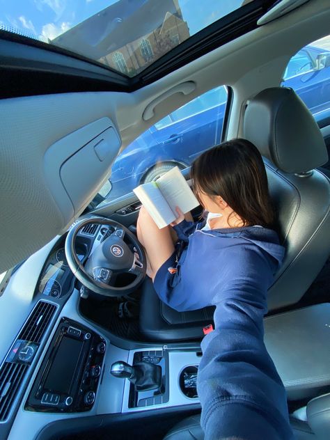 I love reading in my car. Driving Motivation, Girl Reading Book, Inside Car, Aesthetic Photoshoot, Photo Pose Style, Insta Feed, Junior Year, Woman Reading, Girl Reading