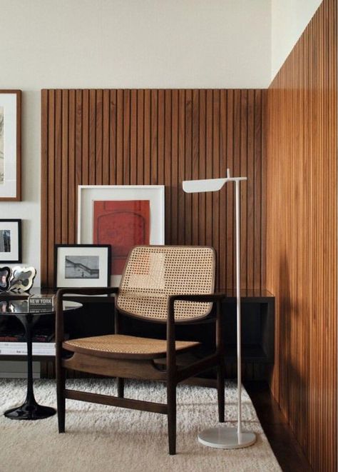 Mid-century modern wood detail on wall Mid Century Living Room Decor, Design Interior Modern, Mid Century Modern Wood, Mid Century Modern Bedroom, Inspiring Interiors, Mid Century Living, Mid Century Living Room, Mid Century Modern Living, Casa Vintage