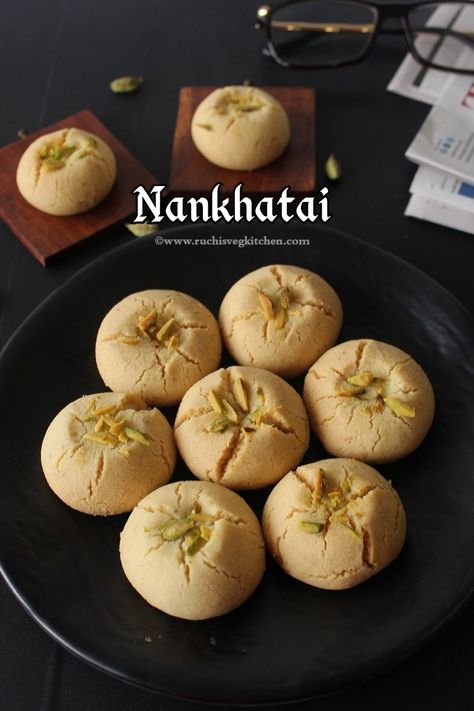 Nankhatai Recipe, Nan Khatai, Whole Wheat Cookies, Indian Cookies, Diet Lunch, Eggless Cookies, Resepi Biskut, Resipi Kek, Eggless Baking