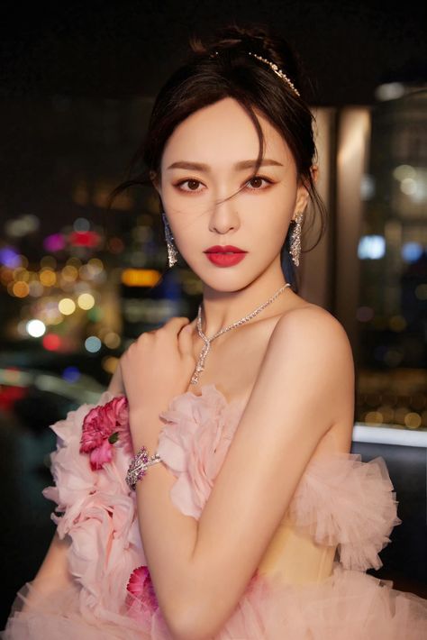 Tiffany Tang, Chinese Actress, Night Gown, Actresses, Actors, China, On Twitter, Beauty