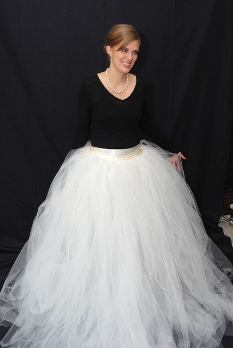 a tulle skirt that you can put over a dress and turn it into a wedding dress? It's a lot more affordable than buying a tulle wedding dress, and you get two dresses in one. The tulle skirt can be worn for the ceremony, then taken off for the reception. Skirt For Wedding Dress, Skirt For Wedding, Tulle Ruffle Dress, Diy Tulle Skirt, Long Tulle Skirt, Diy Tulle, Tulle Wedding Skirt, Tule Rok, Skirt Diy