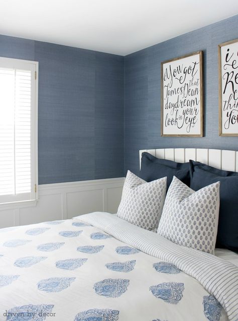 Transitional Bedroom Wallpaper, Bedroom With Blue Wallpaper, Blue Wallpaper For Wall, Grasscloth Wallpaper Accent Wall Bedroom, Grass Cloth Accent Wall Bedroom, Grass Cloth Wallpaper Accent Wall, Grass Cloth Wallpaper Bedroom, Blue Wallpaper Bedroom Ideas, Blue Grass Cloth Wallpaper Bedroom