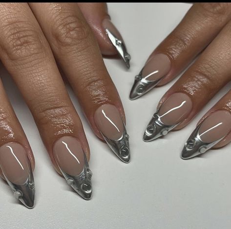 Sliver Nails, Black Chrome Nails, Chrome Tips, Metallic Nail Art, Chrome Nails Designs, Acrylic Press On Nails, Y2k Nails, Metallic Nails, Oval Nails