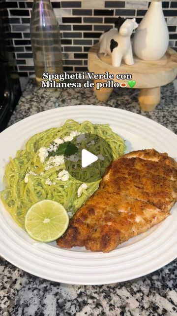 Kathy👩🏻‍🍳 on Instagram: "Green spaghetti and Milanesa de pollo😋🍝 . . . . #greenspaghetti #quickrecipes #recetas #comida #cocina #foodie #mexicanfood #spagettiverde #pasta" Chicken Milanesa Mexican, Green Spaghetti With Chicken, Green Chicken Spaghetti, Green Spaghetti Recipe Mexican With Chicken, Green Mexican Spaghetti, Green Spaghetti Recipe Mexican, Mexican Green Spaghetti, Green Spaghetti Recipe, Spaghetti Verde