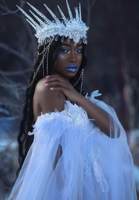 Snow Queen Makeup, Ice Queen Makeup, Ice Queen Costume, Winter Goddess, Firefly Path, Fae Aesthetic, Winter Princess, Goddess Costume, Queen Aesthetic