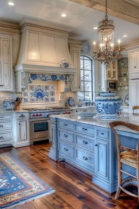 Kitchen Cabinets Designs, Blue And White Kitchen, Blue And White Decor, Old World Kitchens, Classy Kitchen, Desain Pantry, French Country Kitchens, Dream Kitchens Design, Dream House Rooms