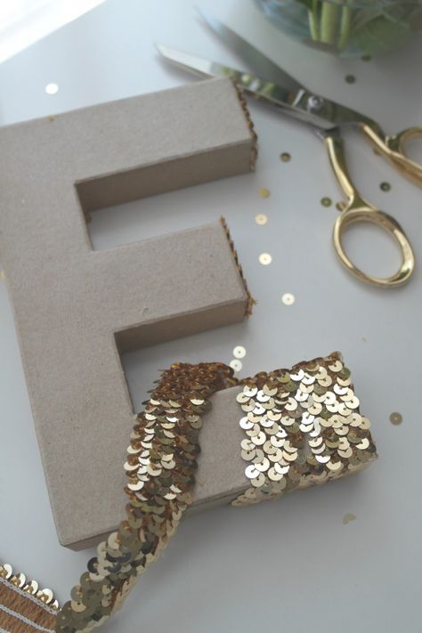 DIY Sequin Monogram | CatchMyParty.com Diy Monogram Letters, Letter Decoration, Diy Letters, Kraf Diy, Decorative Letters, Diy Party, Quince, Diy Art, Diy Gifts