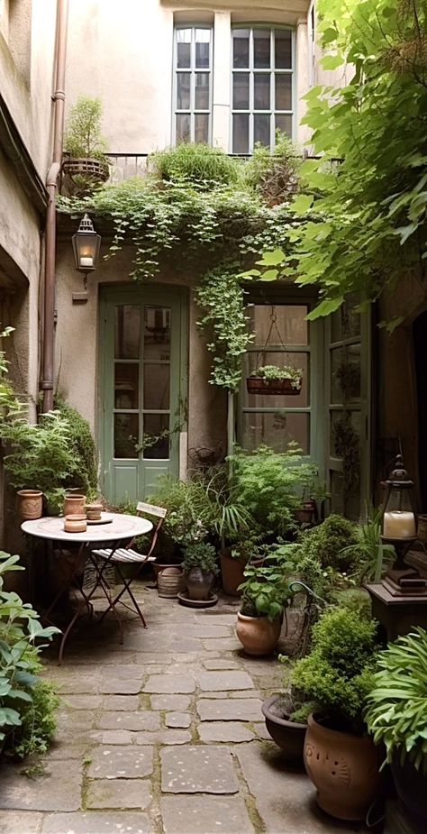 Small Courtyard Gardens, Courtyard Gardens Design, Small Courtyards, City Garden, Courtyard Garden, Garden Cottage, Back Garden, Small Gardens, Garden Spaces