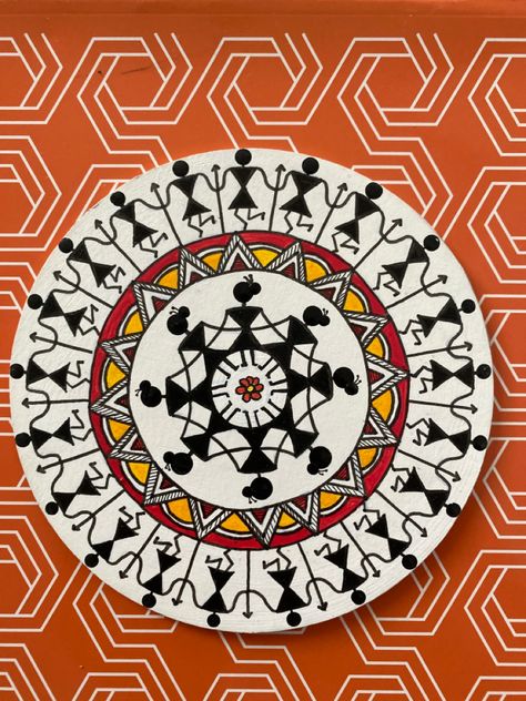 Warli Art On Round Canvas, Circular Madhubani Painting, Warli Art On Plate, Worli Painting Designs, Warli Mandala Art, Warli Art Designs, Warli Paintings, Art Cd, Painted Mirror Art