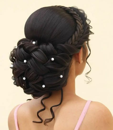 Wedding Hairstyles For Thick Hair, Quince Hair, Wedding Hairstyles Indian, Quince Hairstyles With Crown, Hairstyles Indian, Bridal Hair Buns, Bridal Hair Inspiration, Quinceanera Hairstyles, Quince Hairstyles