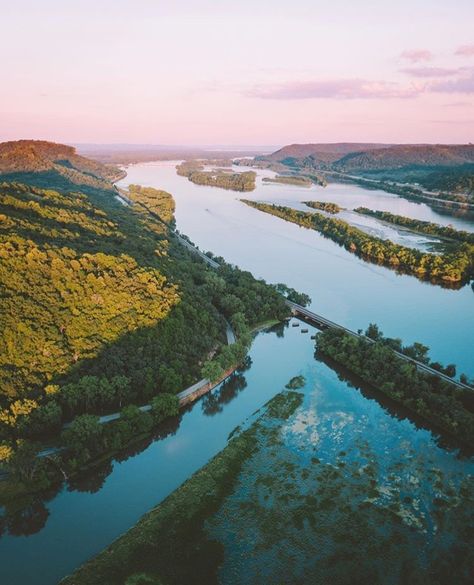 Mississippi River. Photo by Ravi Vora Mississippi River Aesthetic, River Aesthetic, Muslimah Wedding Dress, Muslimah Wedding, Mississippi River, Brand Board, Personal Brand, Reference Photos, Fallout