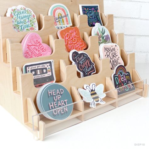 See how to display your vinyl stickers! #vinylstickers #stickerdisplay . #Artist_Pop_Up_Shop_Display #Mini_Store_Design #Diy_Sticker_Display #Vinyl_Sticker_Display Sticker Retail Display, Sticker Market Display, Cute Vinyl Stickers, Vinyl Sticker Display, Sticker Display Ideas, Sticker Design Ideas, Stationery Display, Sticker Display, Art Fair Display