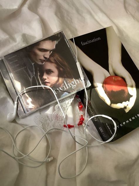 twilight, cd, twilight book (french copy), red bracelet lace, wired headphones Fall Reading, White Books, Bella Swan, Motion Picture, Fascinator, Red White, Reading, The Originals, Books