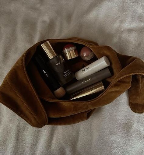 Koi Berrigan ⚡️ (@koiiberri) • Instagram photos and videos Beauty Product Aesthetic, Merit Beauty Aesthetic, Merit Makeup Bag, Merit Aesthetic, Merit Makeup, Merit Beauty, Makeup Bag Essentials, Minimalist Makeup, Personalized Makeup Bags