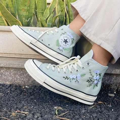 Embroidered Converse/bridal Converse/converse Custom Flower - Etsy UK Platform Embroidered Converse, Blue Converse Embroidery Ideas, 1970s Embroidery, Small Flower Embroidery, Converse Ideas, Teal Converse, Converse Embroidery, Cute Converse Shoes, Bridal Converse